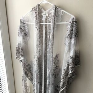 Mudd Burnout Paisley Fringed Kimono - White
